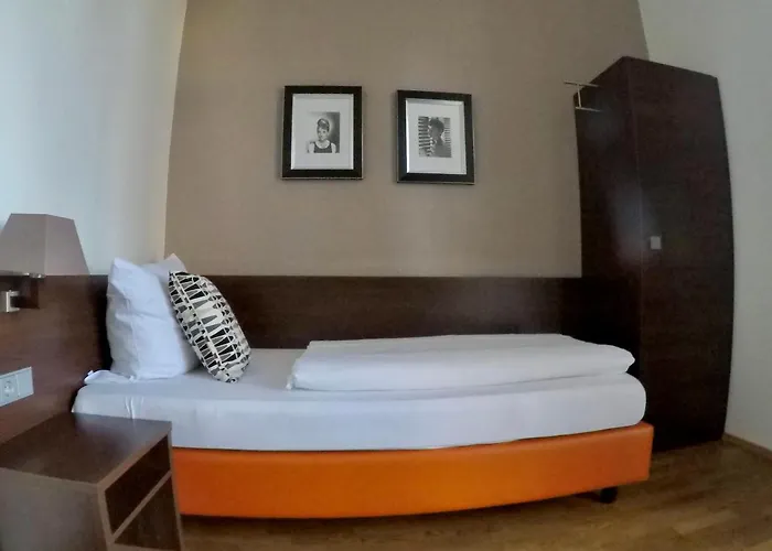 Standard Room with 1 Single Bed